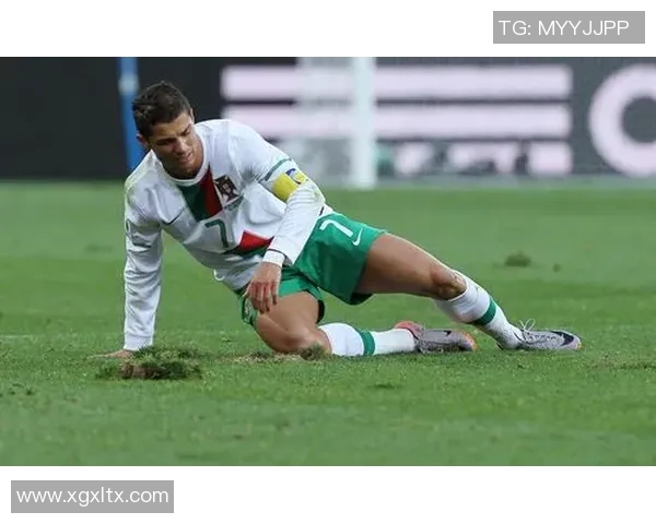 足球明星背后默默支持的她们揭示了不为人知的故事与情感